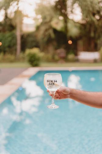 a hand holding a wine glass with the words sweet stuff at Puerto Dijama Hotel Boutique in Carmelo