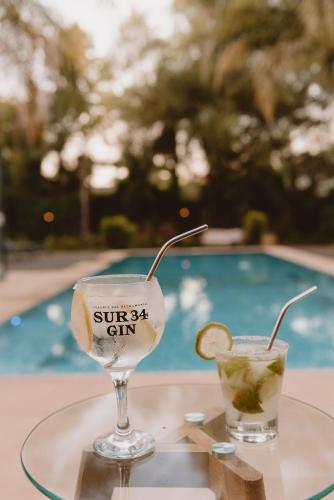 a drink in a wine glass on a glass table at Puerto Dijama Hotel Boutique in Carmelo