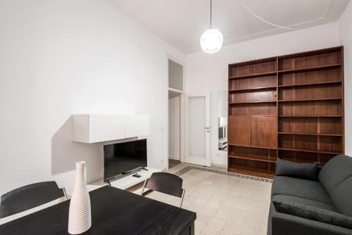 iFlat Mid-Century Modern Vatican Apartment