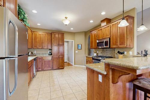 Η κουζίνα ή μικρή κουζίνα στο Mule Deer Cabin (4-538)