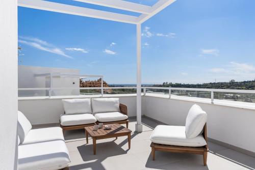 VIVI Homes - Feliz - Roof terrace - pool - gym