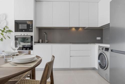 VIVI Homes - Feliz - Roof terrace - pool - gym
