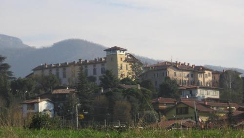 a large building on top of a hill with houses at Villa Vinea Prisca B&B in Cenate Sotto