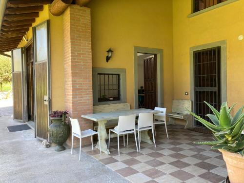 a table and chairs sitting on a patio at Villa Vinea Prisca B&B in Cenate Sotto