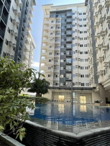 Kolam renang di atau dekat dengan CK Suites Staycation at Vine Residences by SMDC