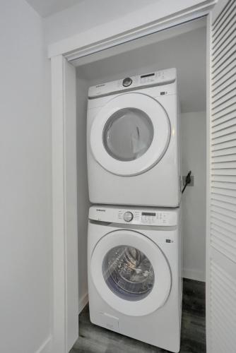 a washer and dryer in a small room at Stylish and Central 3BD Home Pittsburgh North Side in Pittsburgh