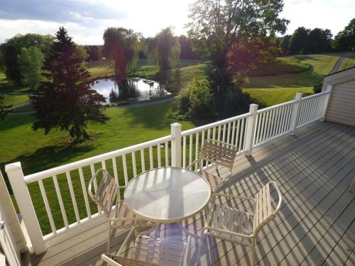 En balkon eller terrasse på Beautiful 2 Bedroom Condo Stunning Golf Course Views 5166