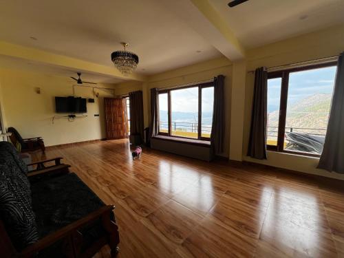 Μια τηλεόραση ή/και κέντρο ψυχαγωγίας στο Himalayan Hideaway