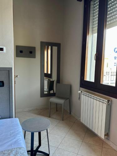 a living room with a table and a chair at Alloggi Centrale in Porto Tolle