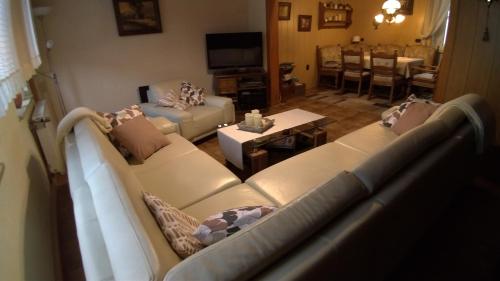 a living room with a couch and a table at Nettetal - das kleine Haus am See in Nettetal