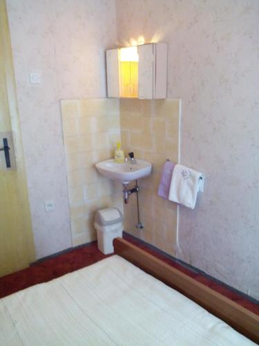 a bathroom with a sink and a toilet at Apartmani sobe Matas in Kaštela