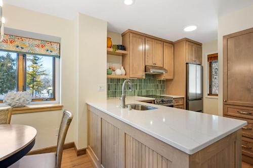 Dapur atau dapur kecil di Evergreen Hill Condominiums