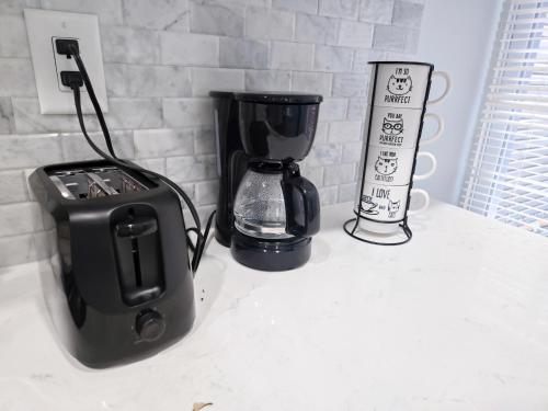 a blender and a toaster sitting on a counter at Modern 2BR Apartment Near New York City in Jersey City