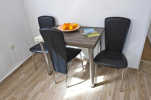 Imagen de la galería de Apartments Lara with more affordable parking, en Piran