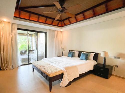 Ένα ή περισσότερα κρεβάτια σε δωμάτιο στο Beautiful Villa with Private Pool near the Beach