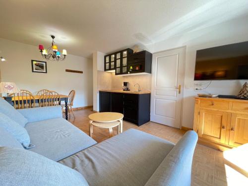 Appartement 2 chambres au pied des pistes avec piscine intérieure - FR-1-505-226