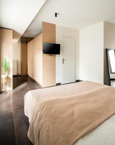 Elysee apartment 9B