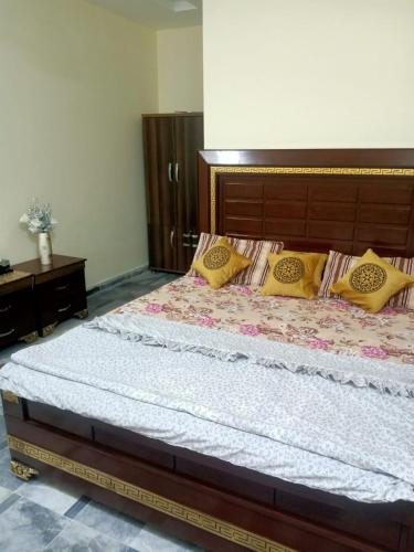 Postel nebo postele na pokoji v ubytování Mirpur AK B&A APARTMENTS
