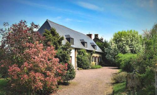 Charming 17th Century Normandy Longere in Valdallière, Calvados