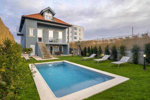 a house with a swimming pool in the yard at Douro Prestige Urban Retreat with shared S-Pool & Gym in Porto