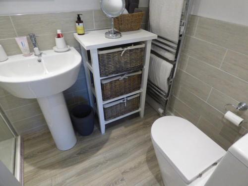 Ένα μπάνιο στο Gee Luxury Lodge Southview Skegness