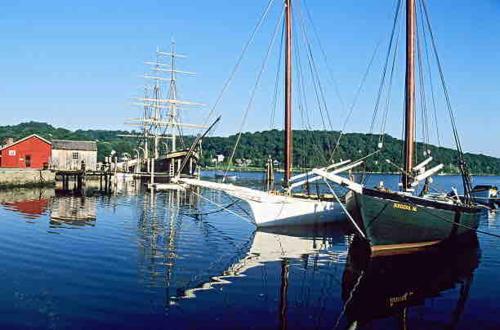 Galeriebild der Unterkunft 1 Minute to downtown Mystic in Mystic