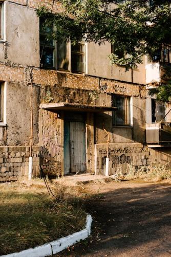 Edificio en el que se encuentra el hostal o pensión