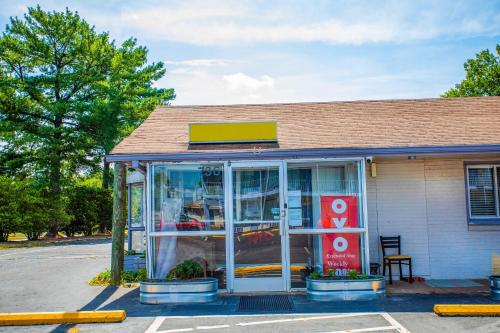 a gas station with a sign in front of it at OYO Inn Kernersville in Kernersville