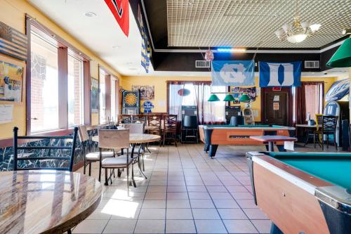 Restaurace v ubytování OYO Hotel Wade/Fayetteville I-95 South