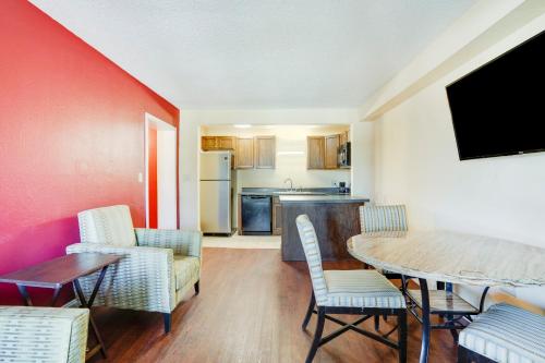 Kuchyň nebo kuchyňský kout v ubytování OYO Hotel Wade/Fayetteville I-95 South