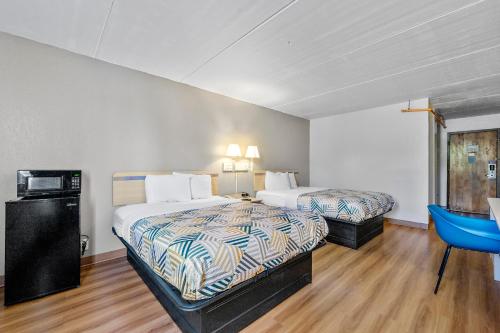 a hotel room with two beds and a television at Motel 6-Decatur, GA in Decatur