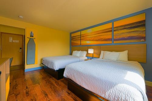 Cama o camas de una habitación en Coastal Inn by OYO Lincoln City - Oregon Coast Hwy