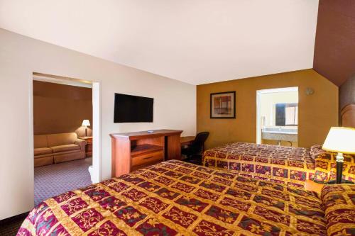 Cama o camas de una habitación en Oyo Hotel Odessa TX, East Business 20