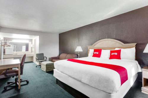 Ένα ή περισσότερα κρεβάτια σε δωμάτιο στο OYO Hotel Bald Knob near Searcy AR