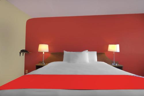 Ένα ή περισσότερα κρεβάτια σε δωμάτιο στο OYO Hotel North Lima OH - Boardman