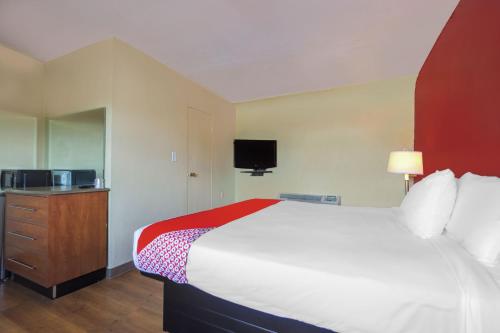 Ένα ή περισσότερα κρεβάτια σε δωμάτιο στο OYO Hotel North Lima OH - Boardman