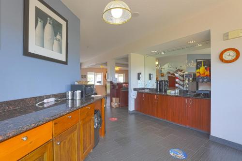 Fotografie z fotogalerie ubytování Siletz Bay Beachfront Hotel by OYO Lincoln City v destinaci Lincoln City