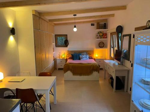 Stylish & idyllic Finca with private garden 5 min walking from South Beach Barcelona in Gava Mar