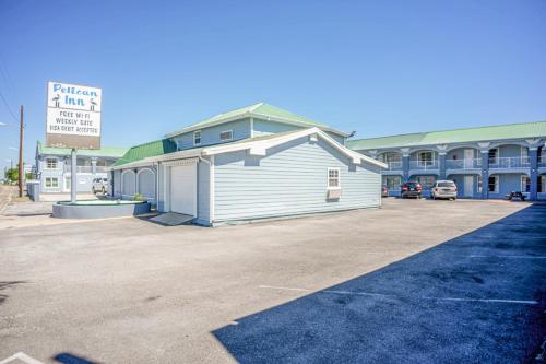 a building in a parking lot in front of a hotel at Pelican Inn by Belvilla Aransas Pass, TX in Aransas Pass