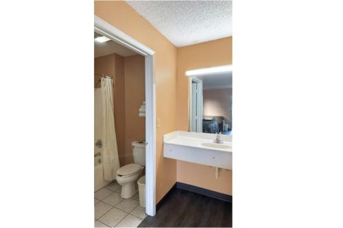 Bagno di Garden Inn & Suites