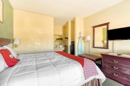 Ένα ή περισσότερα κρεβάτια σε δωμάτιο στο OYO Hotel Grenada West