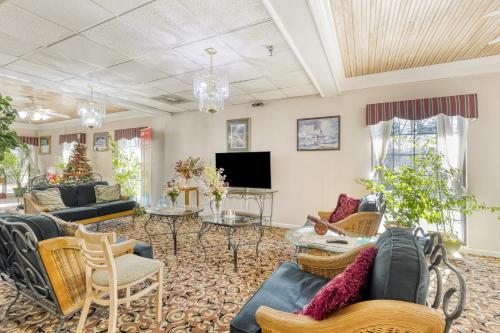 Μια τηλεόραση ή/και κέντρο ψυχαγωγίας στο OYO Hotel Grenada West