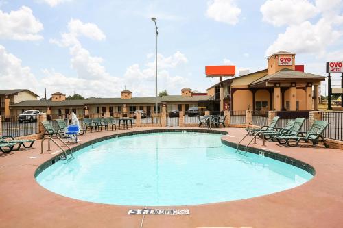 Bazén v ubytování OYO Hotel Texarkana North Heights AR Hwy I-30 nebo v jeho okolí