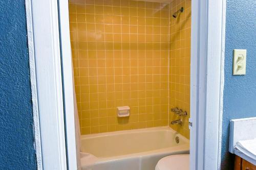 Bagno di Hahira Inn By OYO near Valdosta