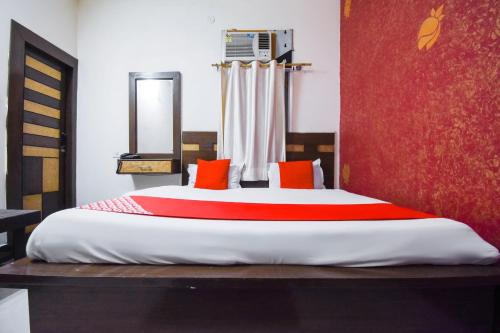 Ένα ή περισσότερα κρεβάτια σε δωμάτιο στο Hotel O Pearl Motichur Railway station