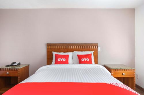Ένα ή περισσότερα κρεβάτια σε δωμάτιο στο Hotel Palmdale - Antelope Valley -Listing Partner