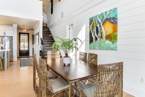 Φωτογραφία από το άλμπουμ του Luxe Lake Greenwood Retreat Dock and Deck! σε Ninety Six