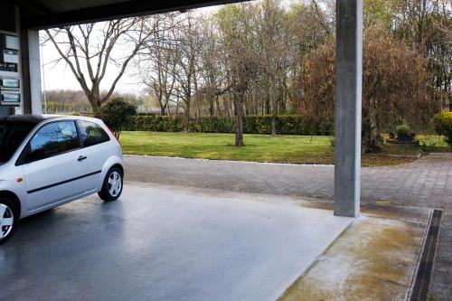 a small white car parked in a garage at Due galli in Mansuè