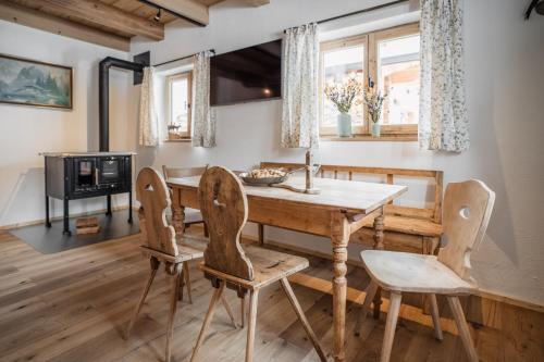 TV a/nebo společenská místnost v ubytování Weidenchalets