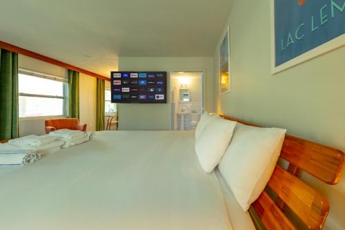 a bedroom with a large bed with white pillows at Tropical Breeze in Clearwater Beach